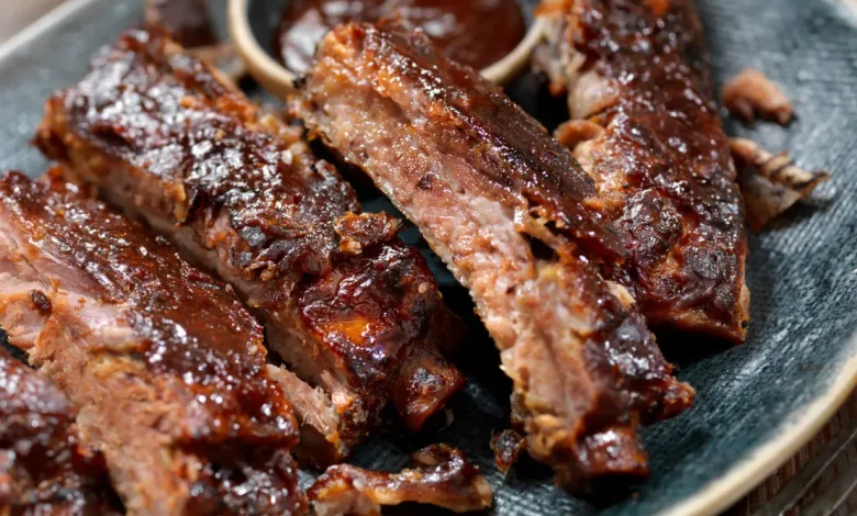 Descubra como preparar uma costelinha de porco extremamente macia e suculenta com uma receita simples e prática. Surpreenda sua família hoje!