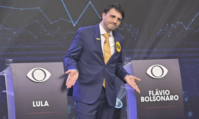 Renan Santos adota postura crítica e intensifica ataques contra Flávio Bolsonaro após abstenção em votação decisiva. Acompanhe os detalhes da articulação política.