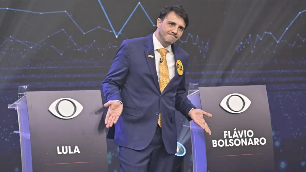 Renan Santos adota postura crítica e intensifica ataques contra Flávio Bolsonaro após abstenção em votação decisiva. Acompanhe os detalhes da articulação política.